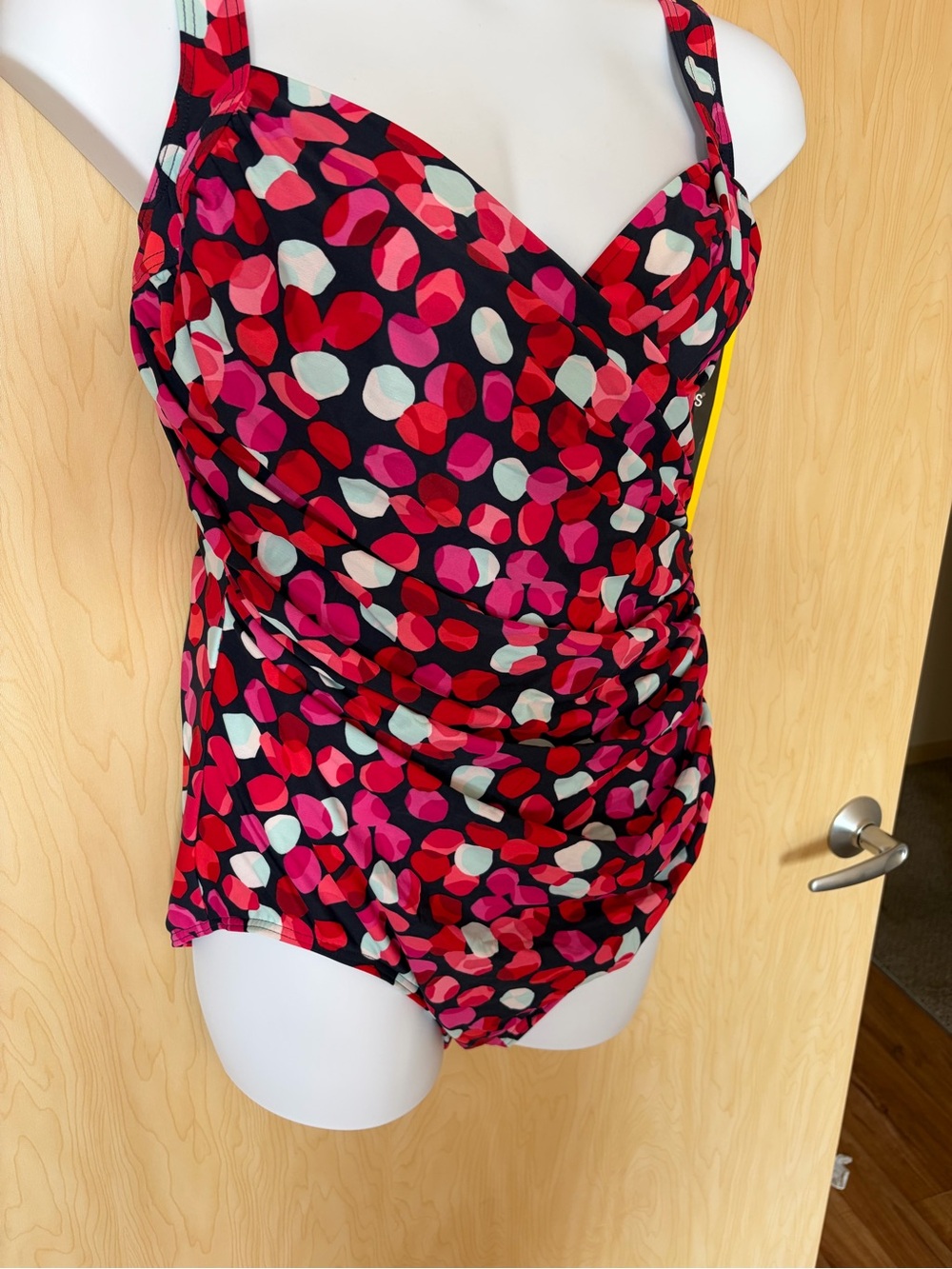 Miraclesuit Swimsuit Black Pink Red White Dot Pattern 1 Piece Plus Size 24 W NWT